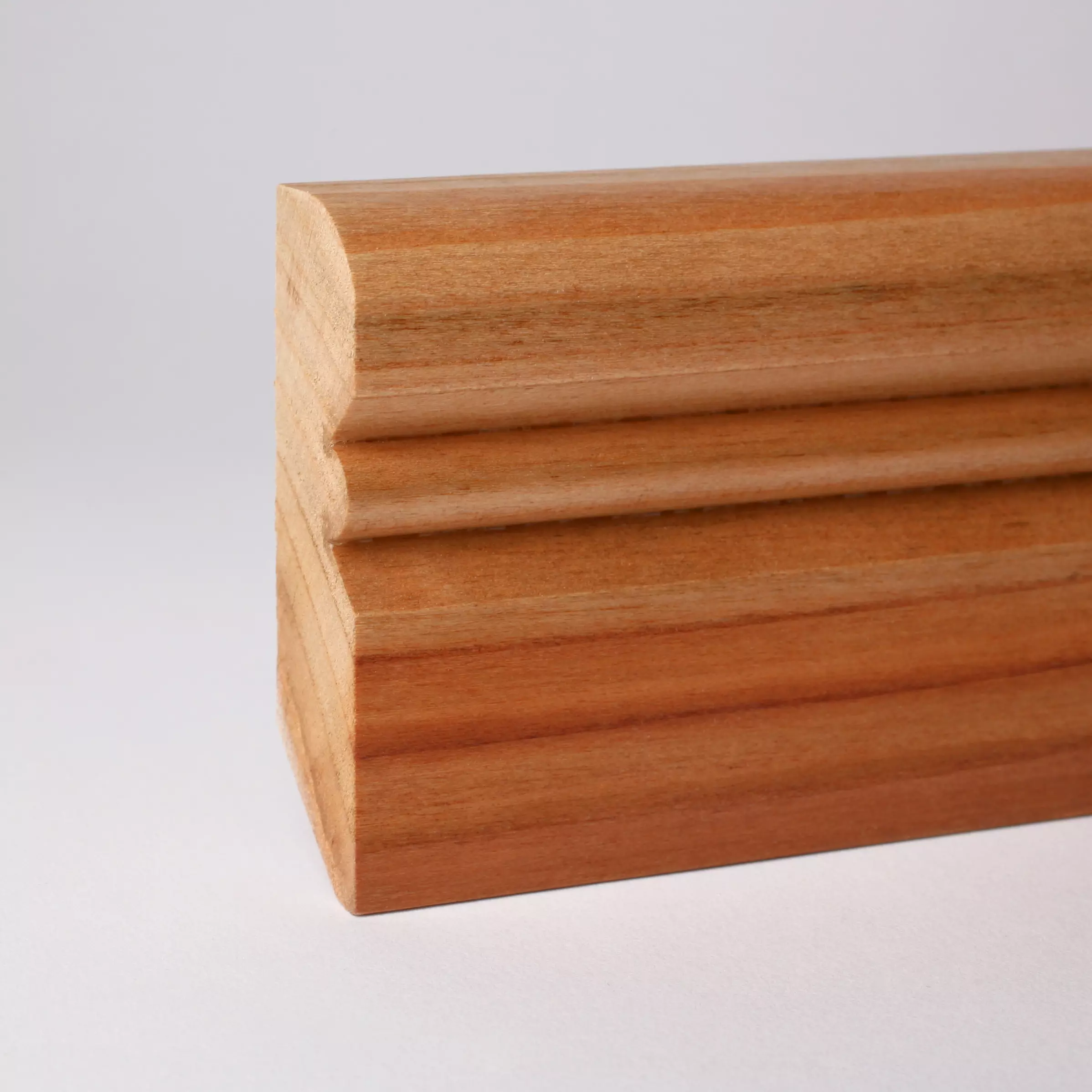 Solid wood skirting board Alt Reno profile 100mm - varnished cherry