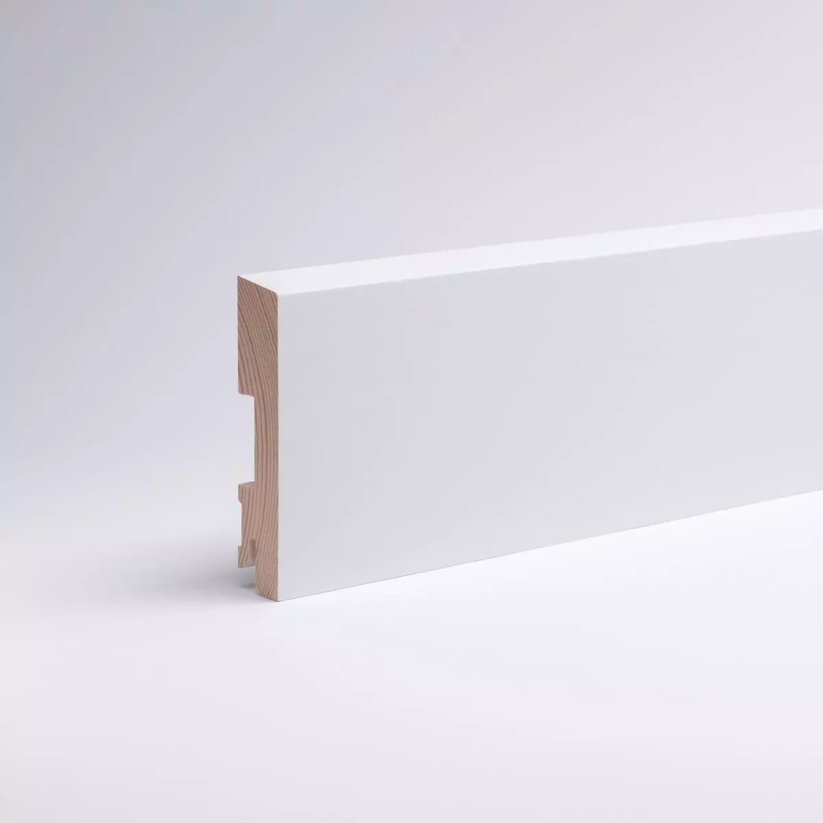 Massivholz-Sockelleiste 100mm abgeschrägt - Buche RAL9010 Weiß lackiert