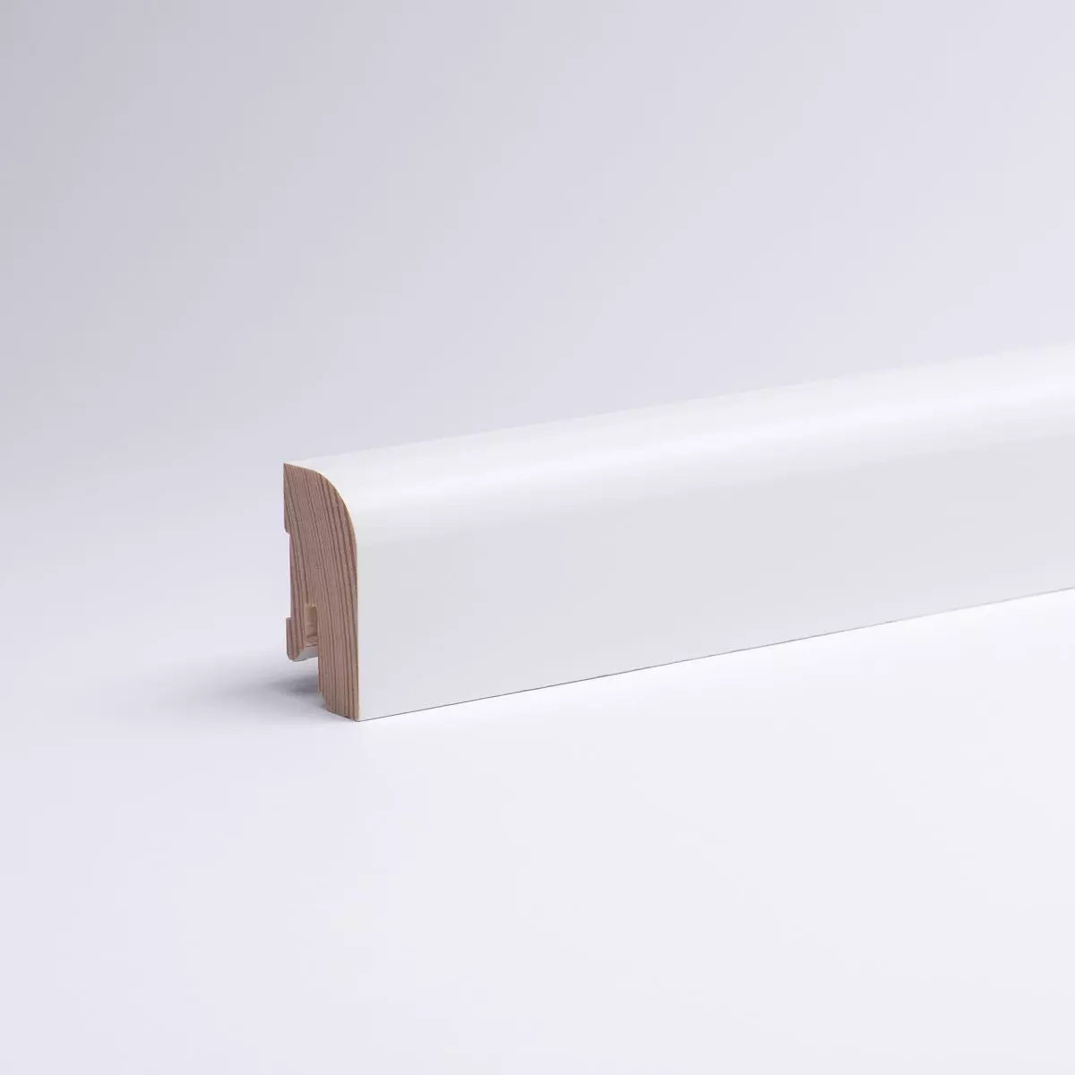 Massivholz Sockelleiste 40mm abgerundet - Buche RAL9016 Weiß lackiert