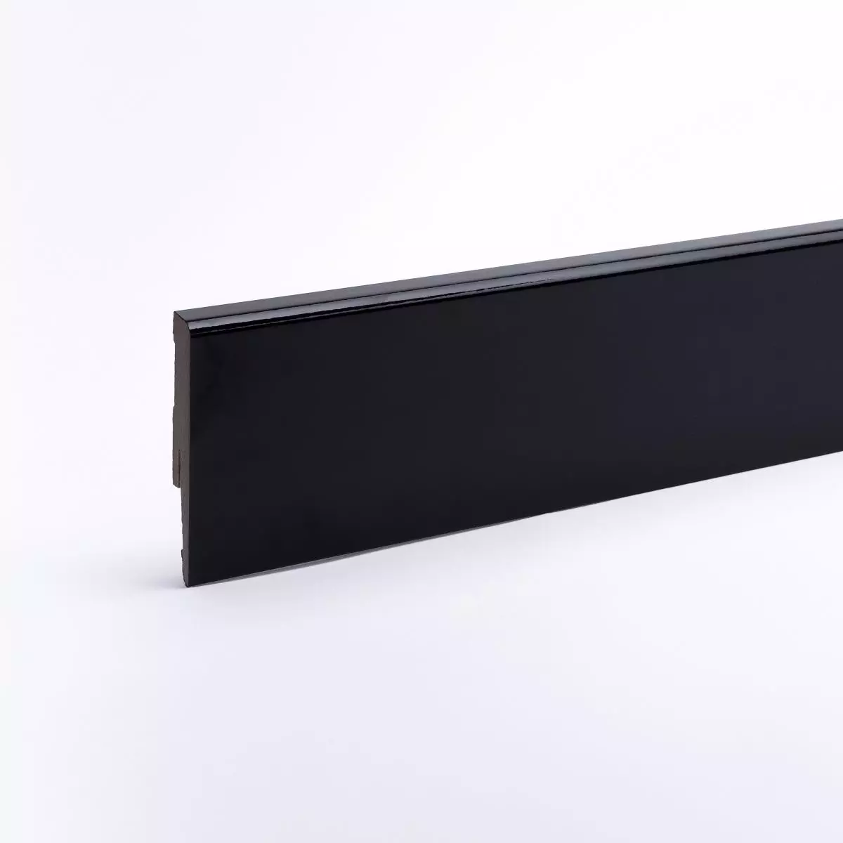 Skirting with classic profile with MDF-Core 80 mm black high gloss