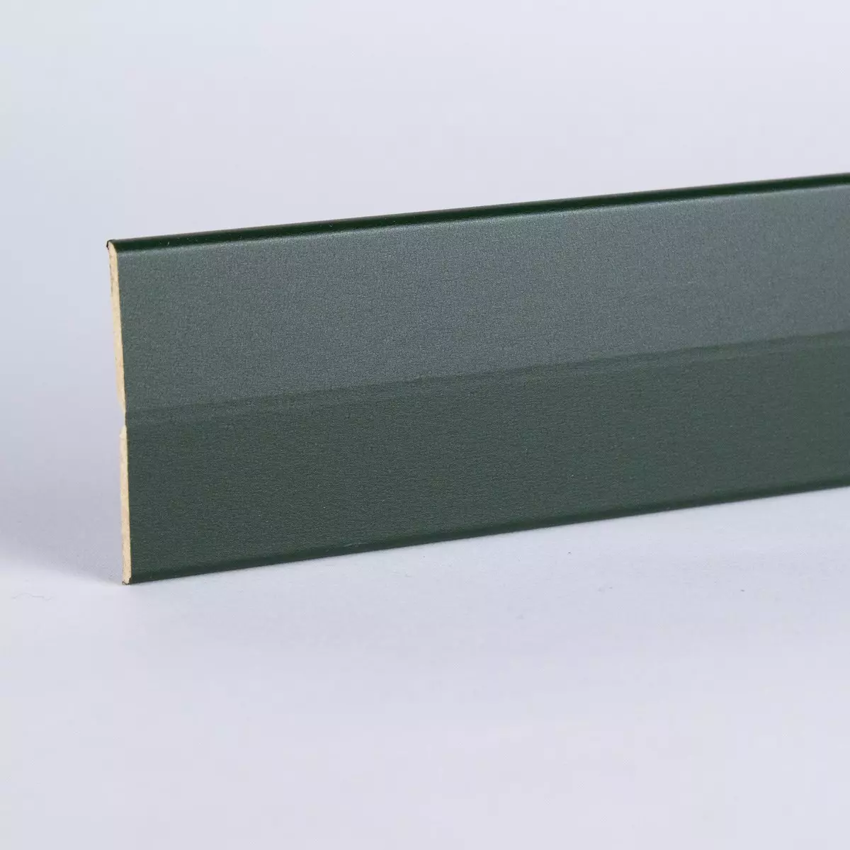 Knickleiste/Abschlusswinkel auf MDF-Träger Forest