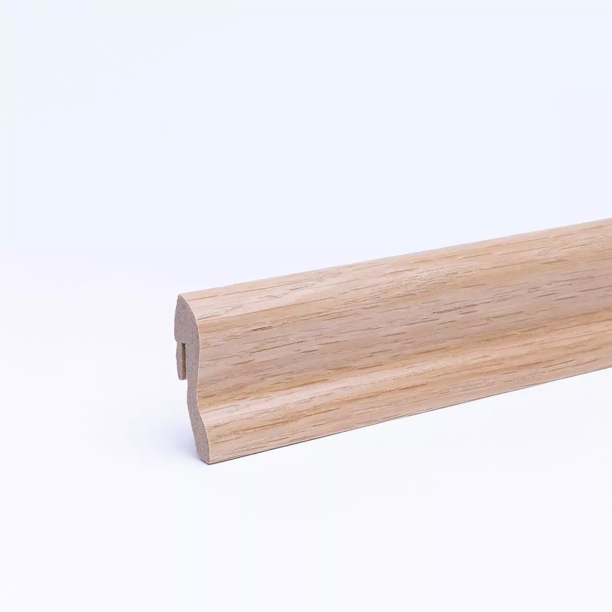 Veneer skirting 40 mm varnished oak