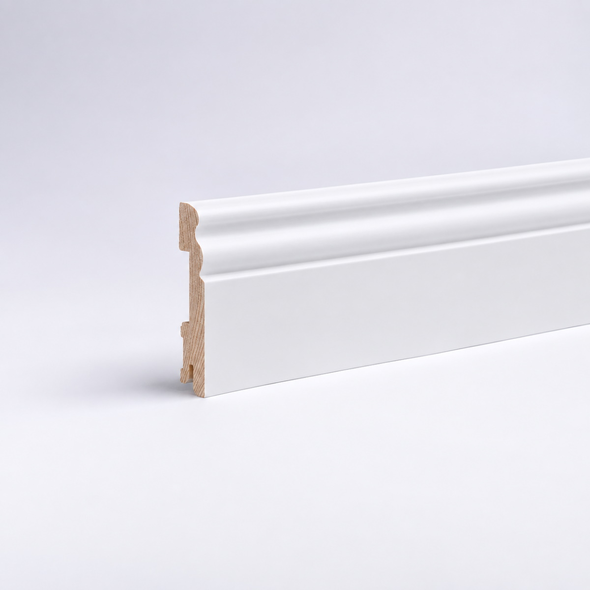 Battiscopa in legno massello con profilo Berlin bianco coprente laccato 80 x 15 mm RAL 9010