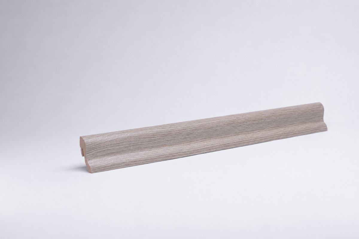 Rodapié con acabado tipo madera 40 mm, roble blanco