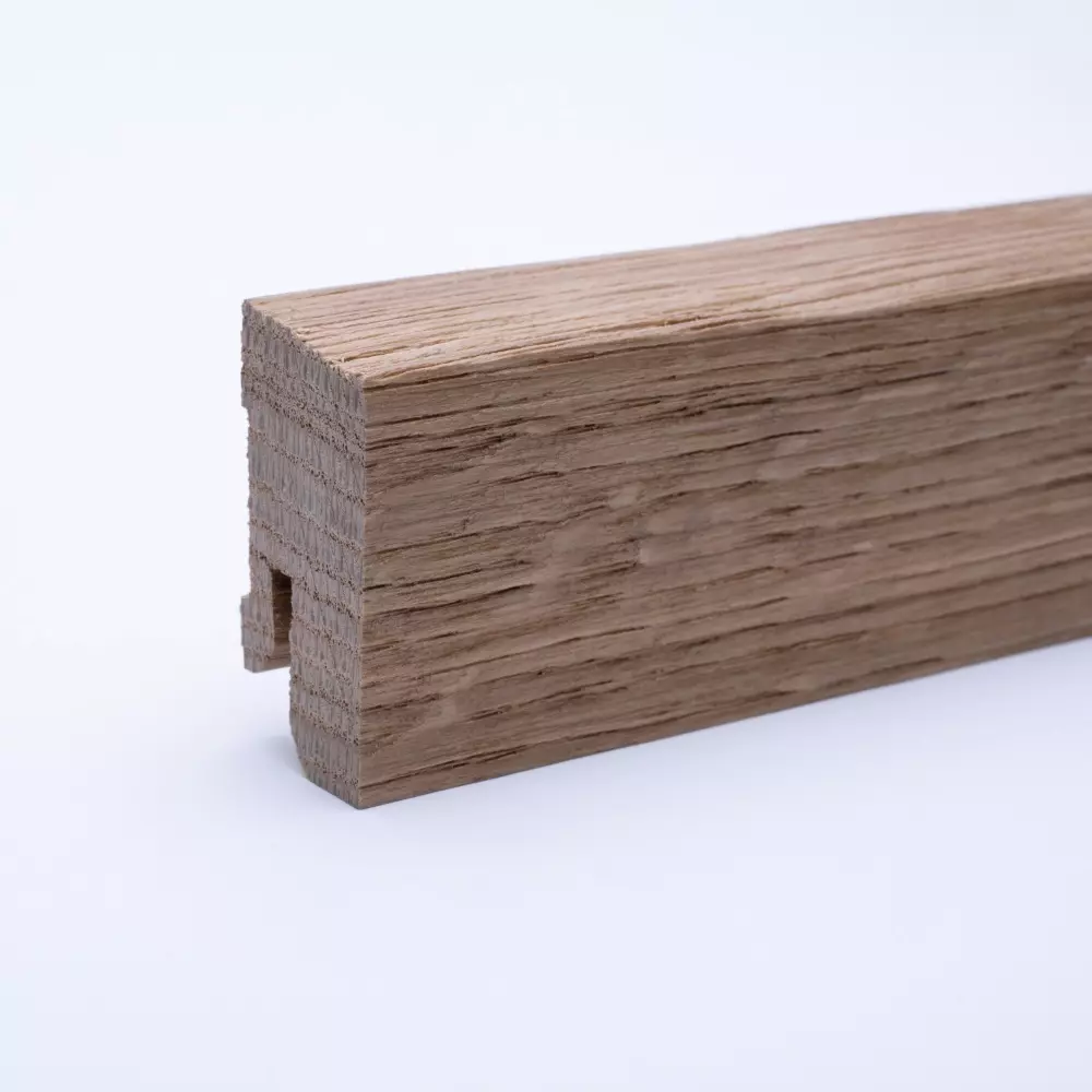 Massivholz Sockelleiste 40mm mit abgeschrägter Vorderkante - Eiche gebürstet und lackiert