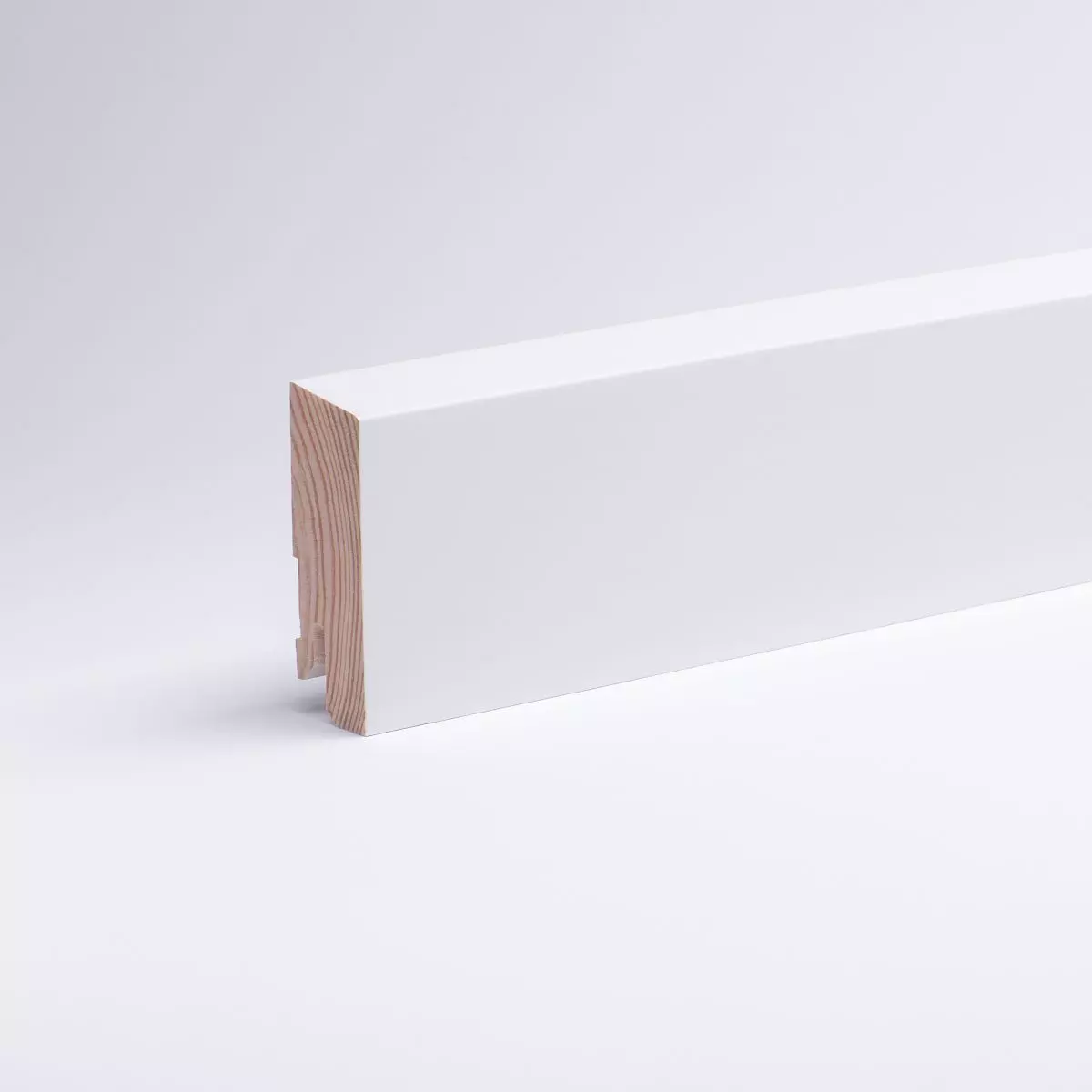 Massivholz Sockelleiste 60mm abgeschrägt - Buche RAL9010 Weiß lackiert