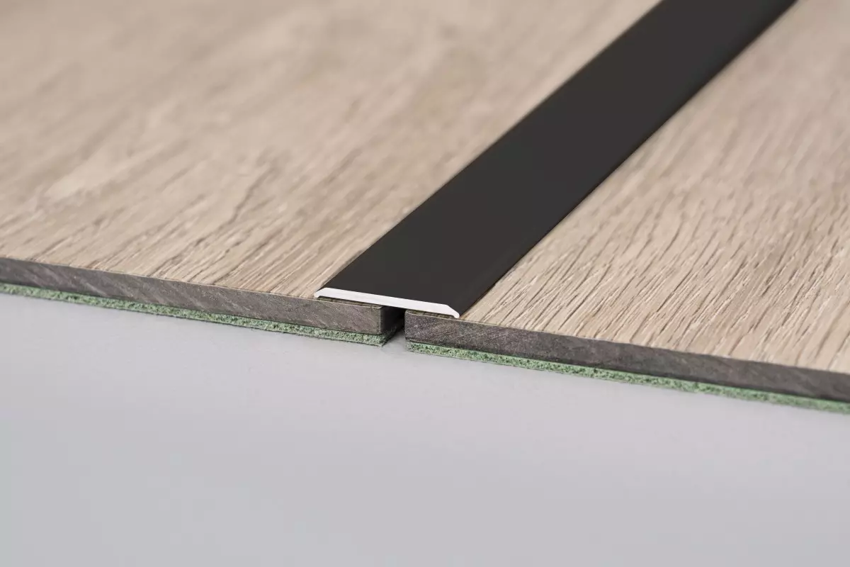 Transition profile 24 mm self-adhesive Black powder-coated - 2.70 m