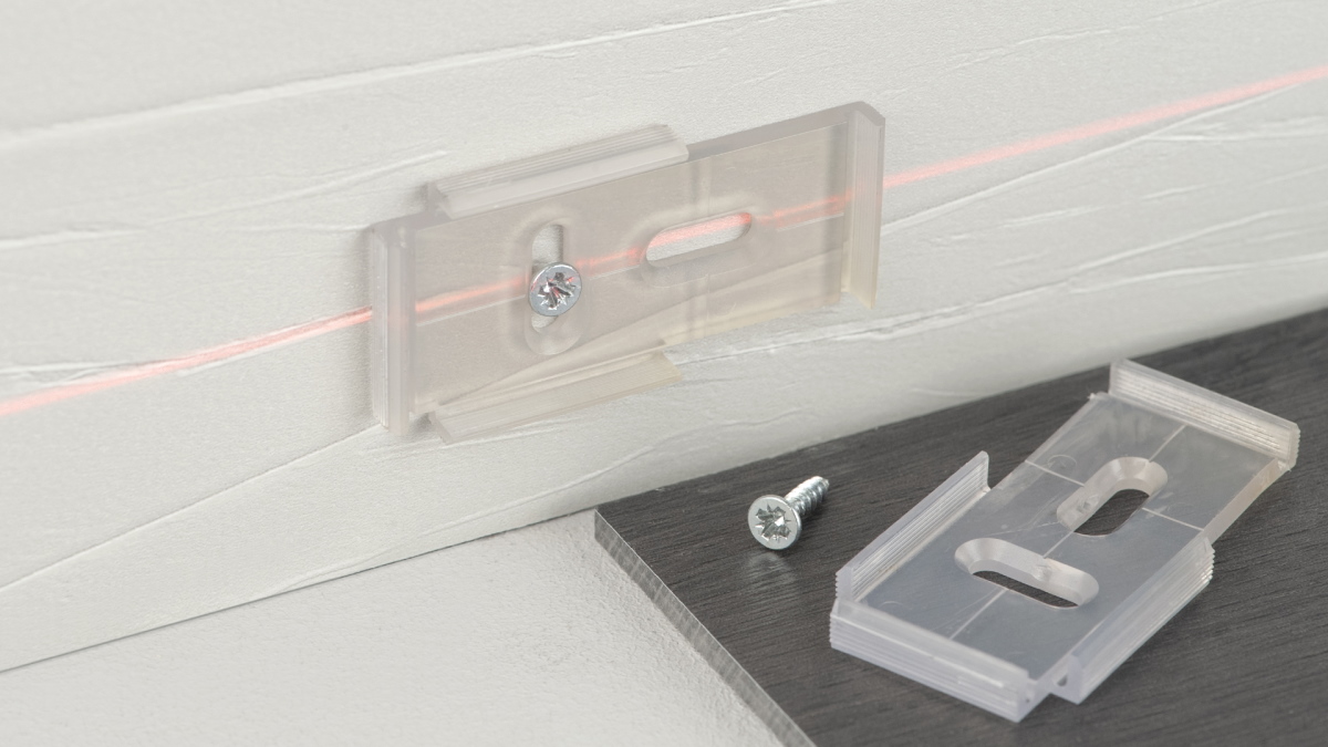 Fastening clip for aluminum skirting boards 353-364