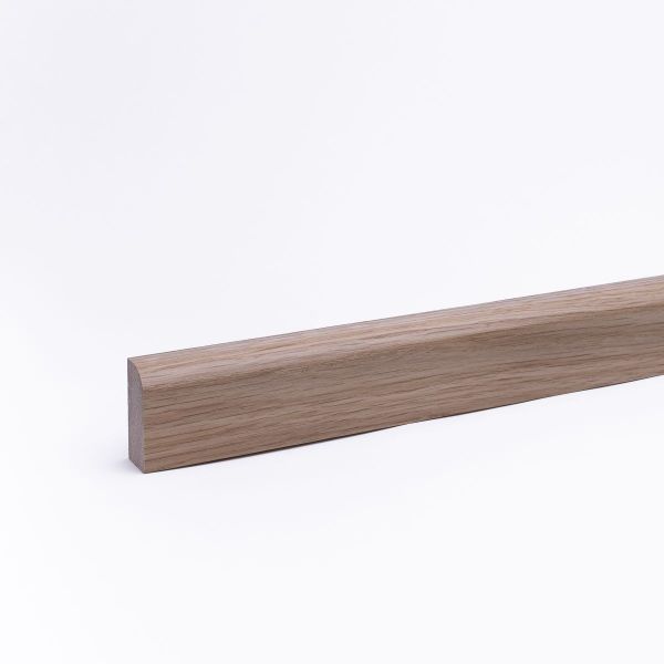 Plinthe en bois véritable avec arrondi bord avant 38 x 19mm chêne laqué