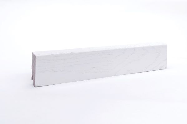 Battiscopa in legno massello con bordo anteriore bisellato bianco coprente laccato 40 mm