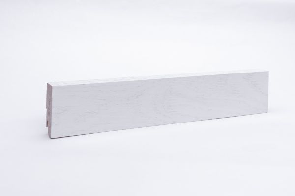Battiscopa in legno massello con bordo squadrato bianco coprente laccato 60 mm