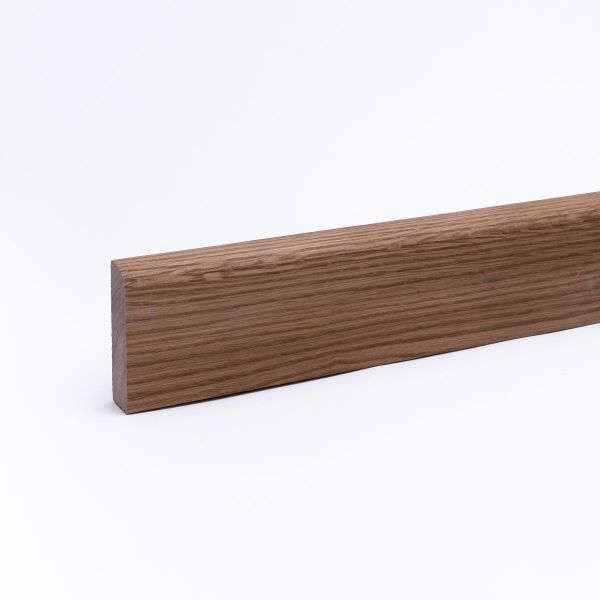 Plinthe en bois véritable avec arrondi bord avant 58 x 19mm chêne huilé