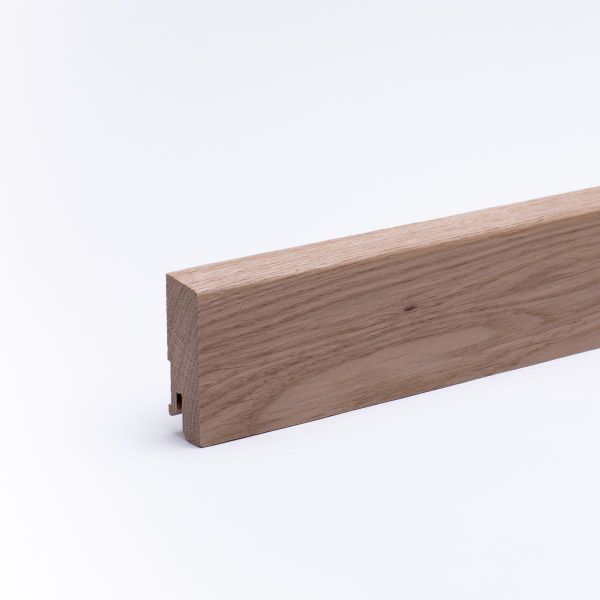 Plinthe en bois véritable avec à bord biseauté 60 mm chêne laqué