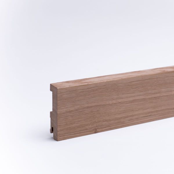 Plinthe en bois véritable avec à bord biseauté 80mm chêne laqué