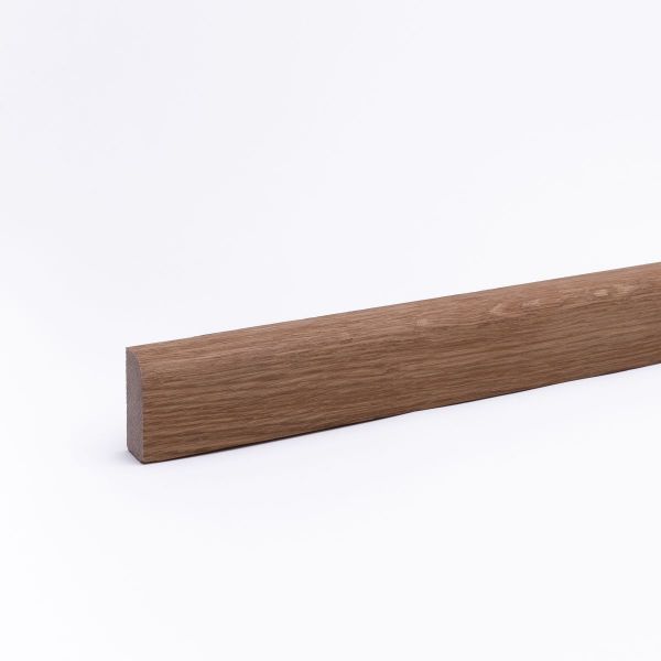Plinthe en bois véritable avec arrondi bord avant 38 x 19mm chêne huilé