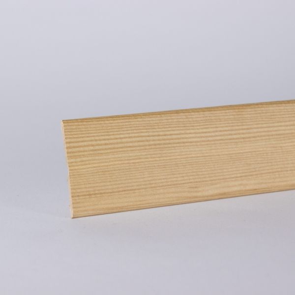 Listón de curvatura sobre soporte de MDF en aspecto de madera de Pine