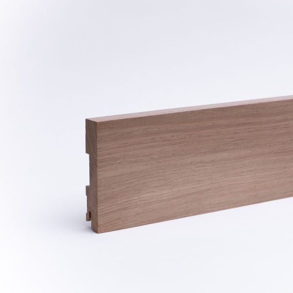 Plinthe en bois véritable carré 100 mm chêne laqué